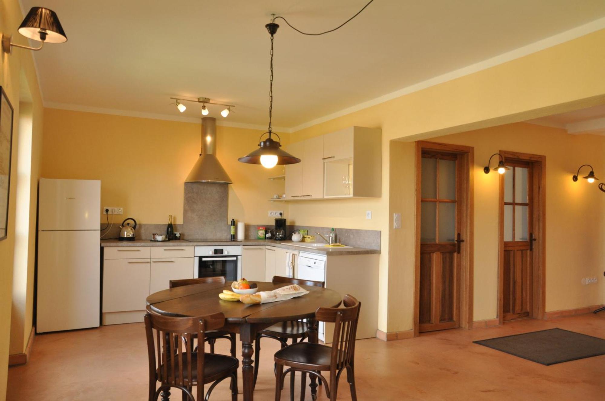 Vinauberge Poilhes Buitenkant foto