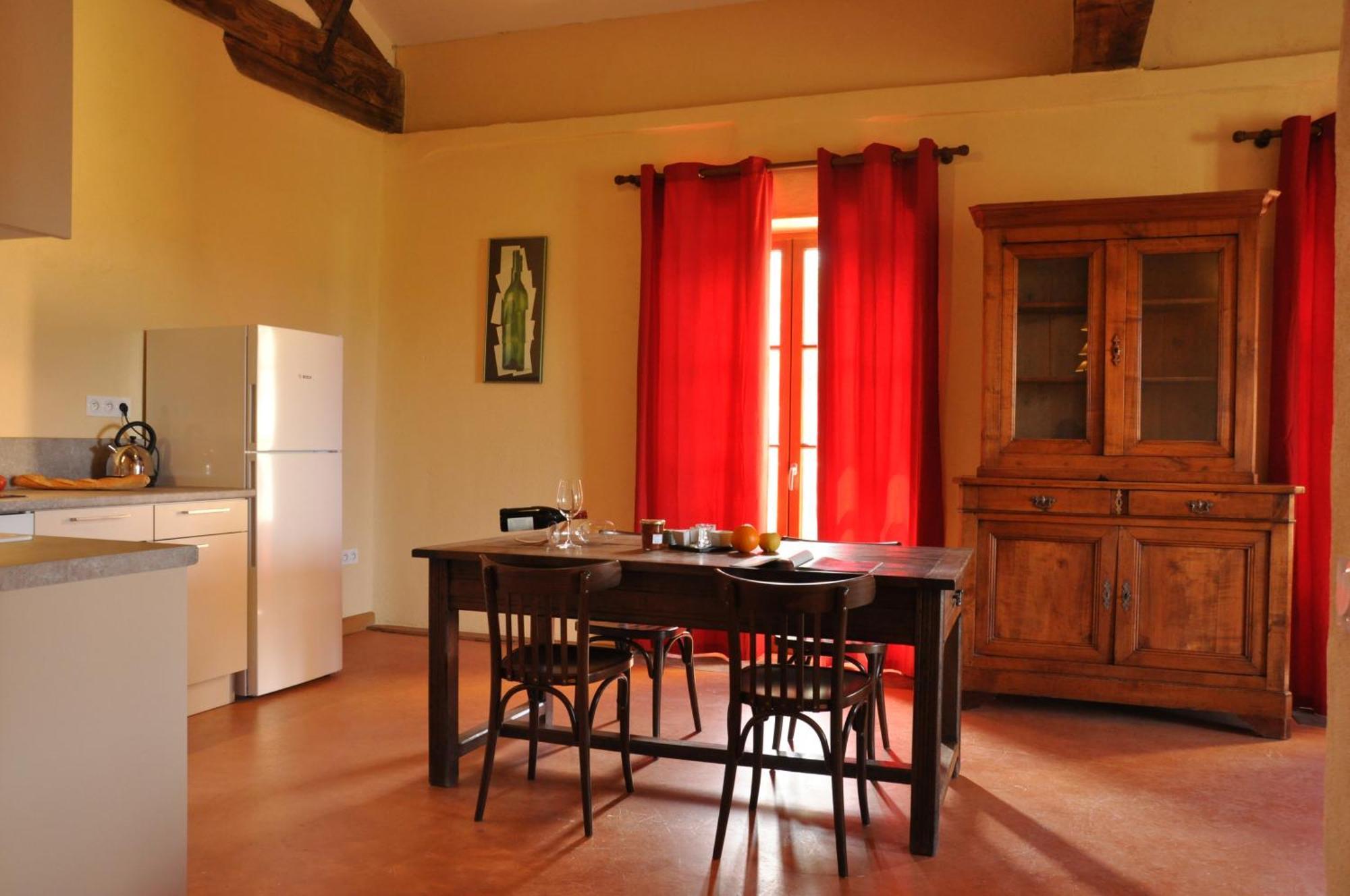 Vinauberge Poilhes Buitenkant foto