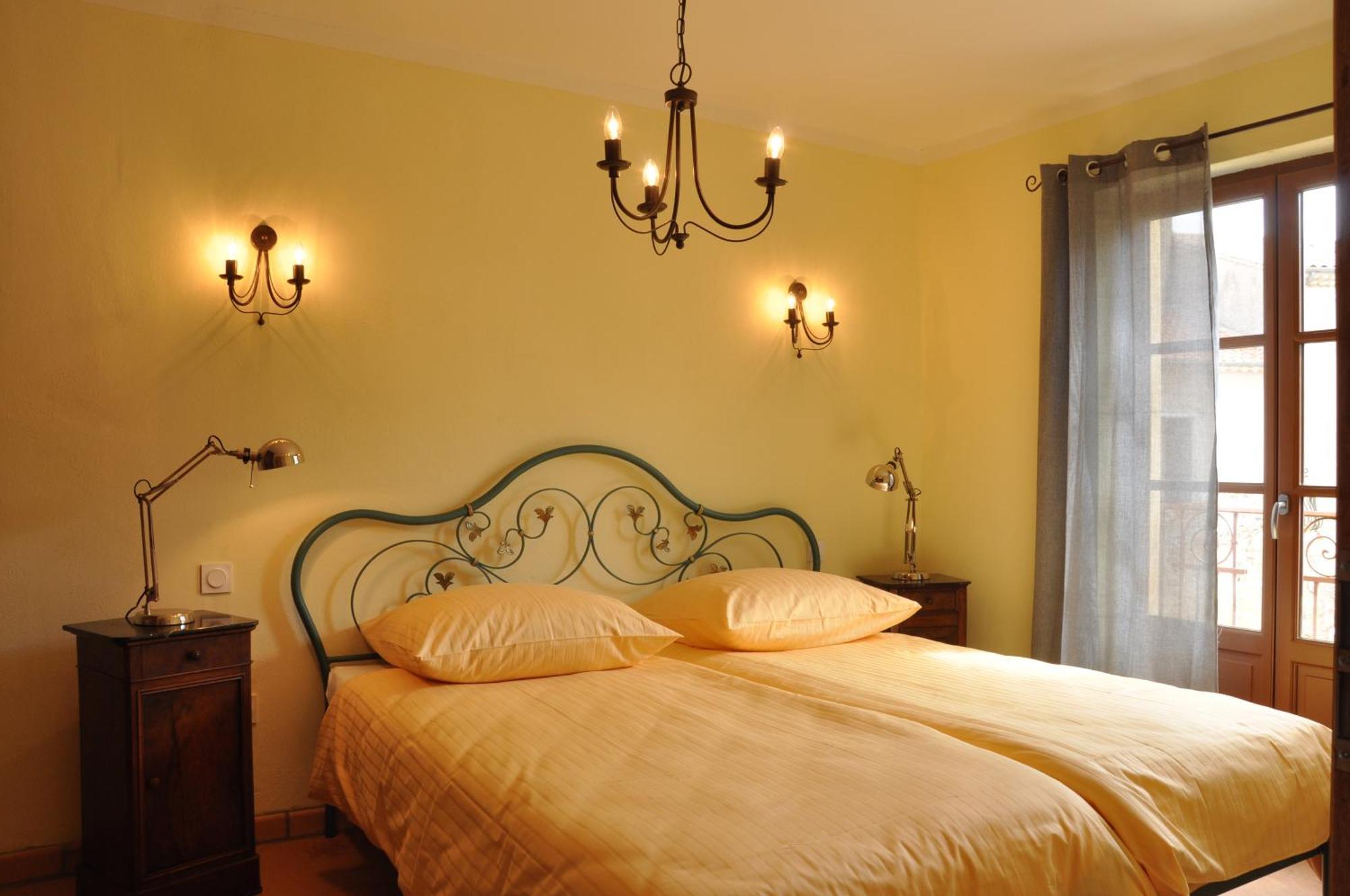 Vinauberge Poilhes Buitenkant foto