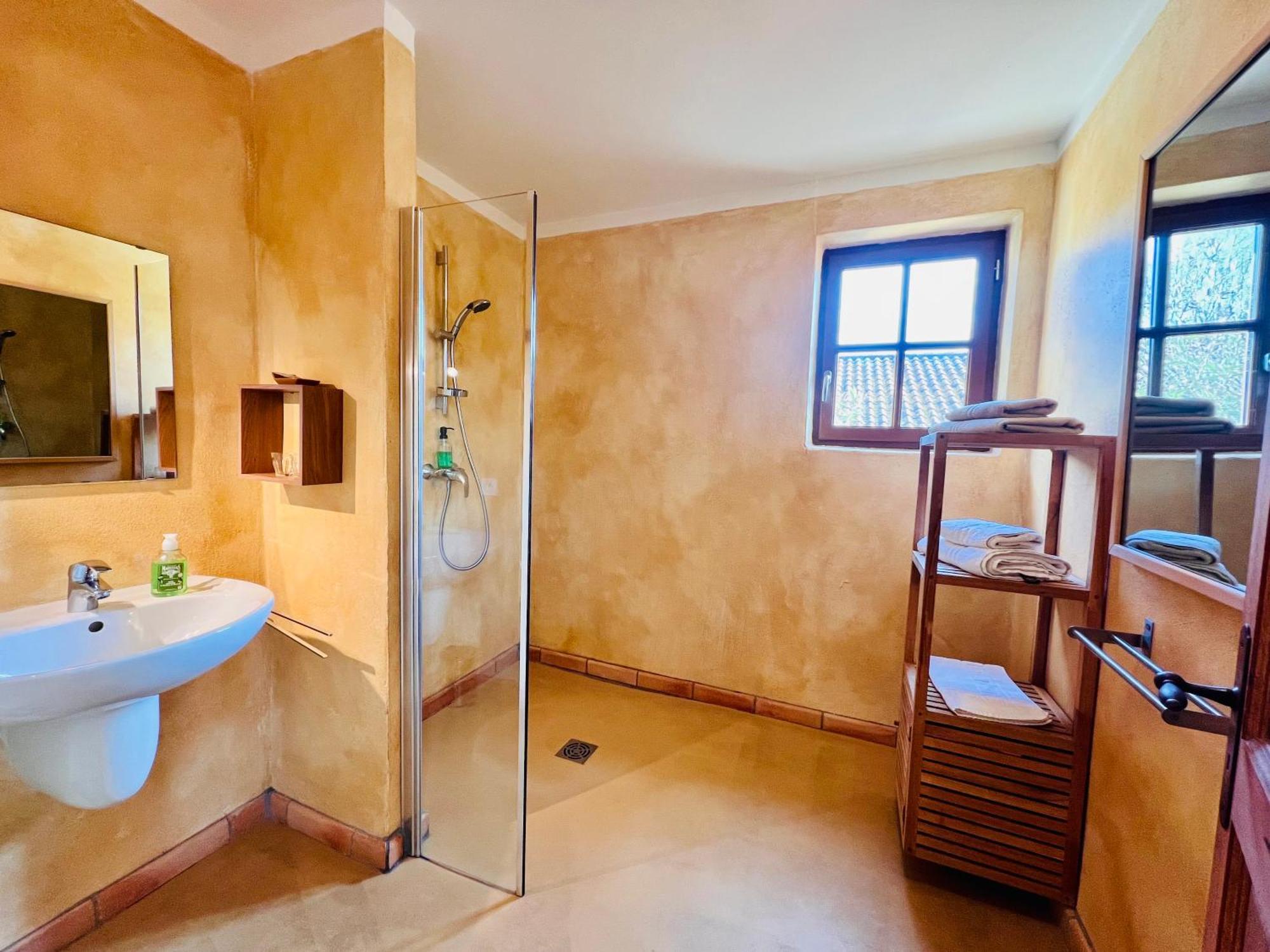 Vinauberge Poilhes Buitenkant foto