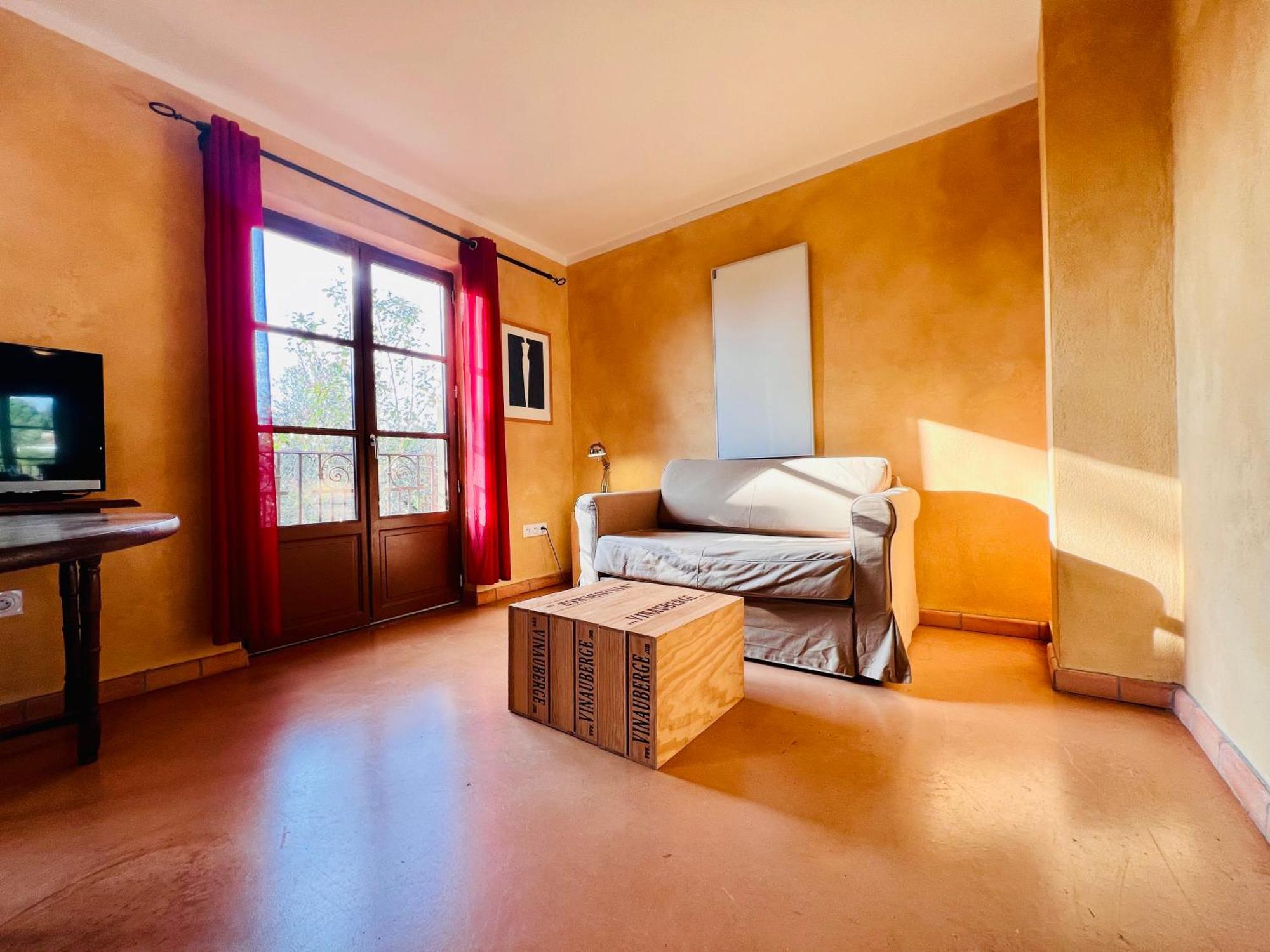 Vinauberge Poilhes Buitenkant foto