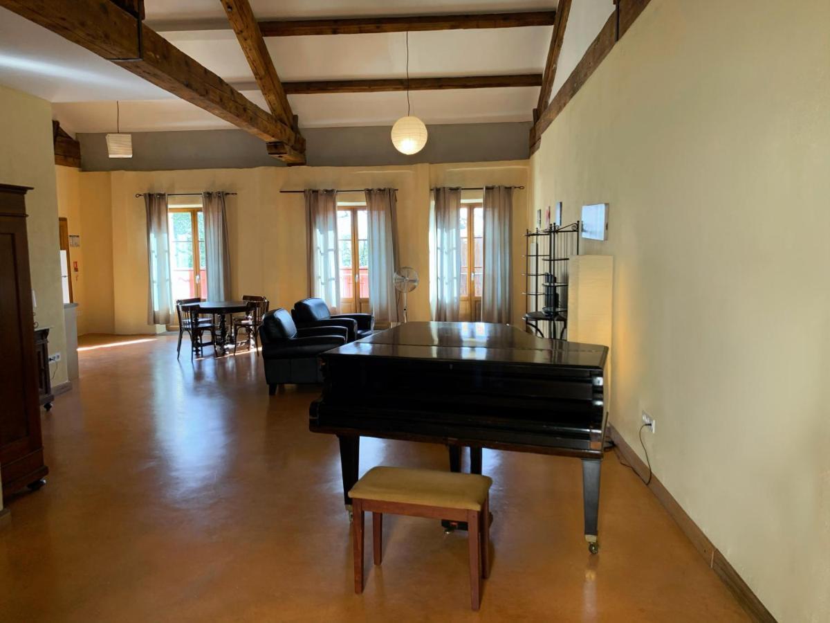 Vinauberge Poilhes Buitenkant foto
